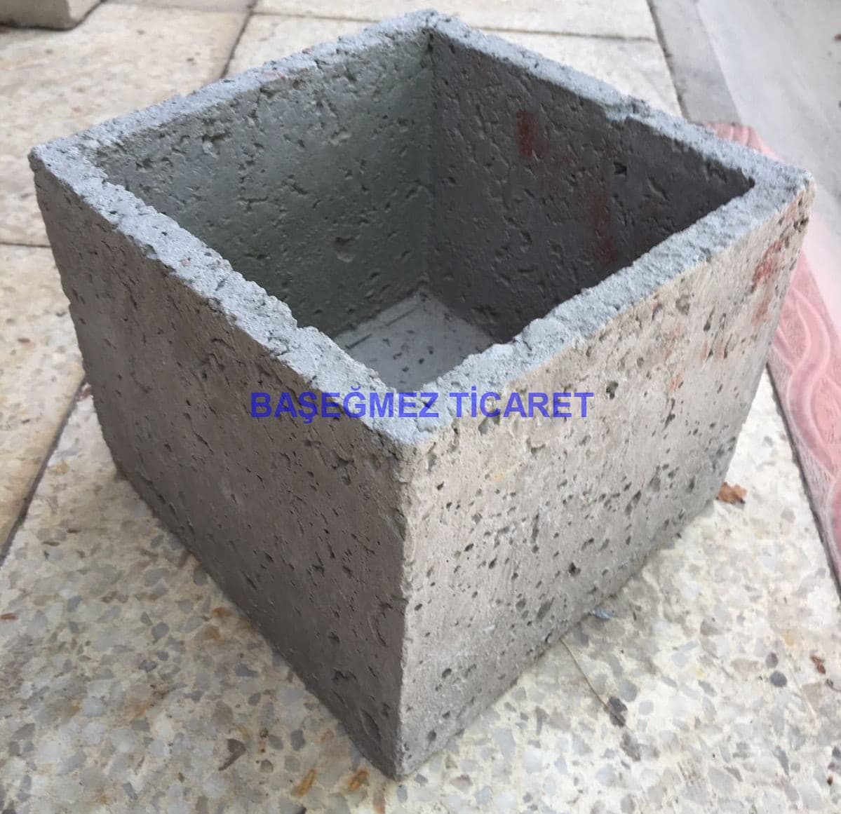 Küçük Kare Saksı